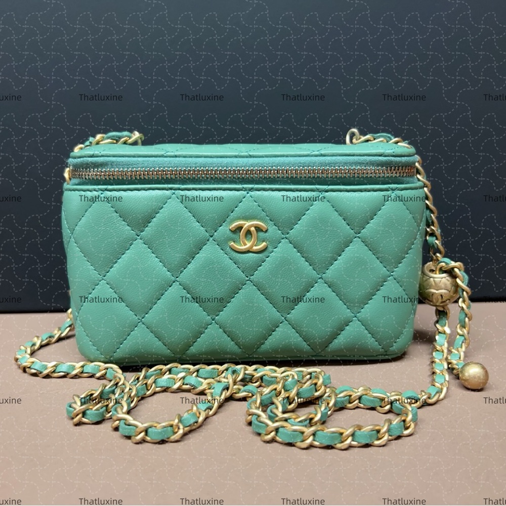 CHANEL Pearl Crush Vanity Case.